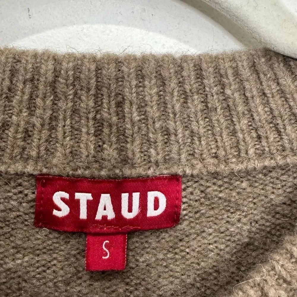 STAUD Cashmere V neck sweater in taupe - Picture 5 of 5
